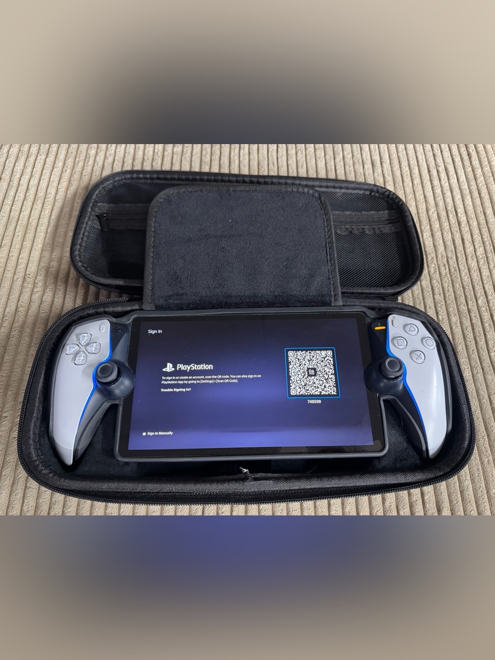 Sony PlayStation Portal Remote Player PS5 + Case Accessories
